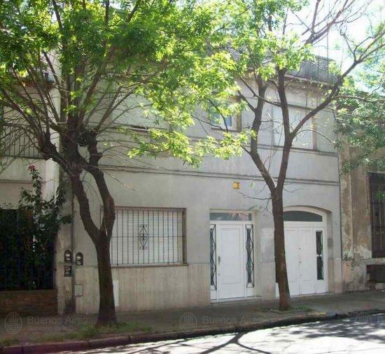 Frente de ESTADOS UNIDOS 4247 desde la vía pública