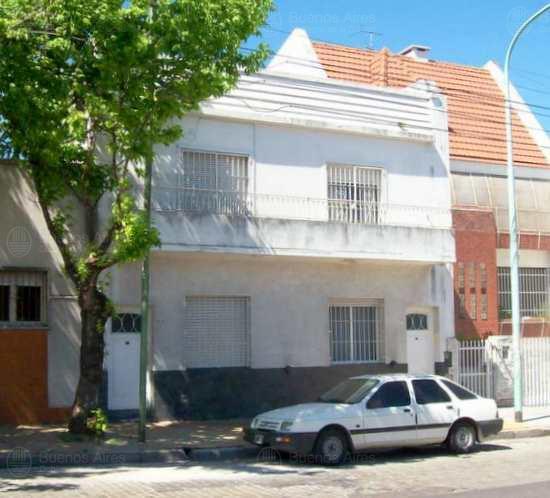 Frente de CONSTITUCION 3958 desde la vía pública