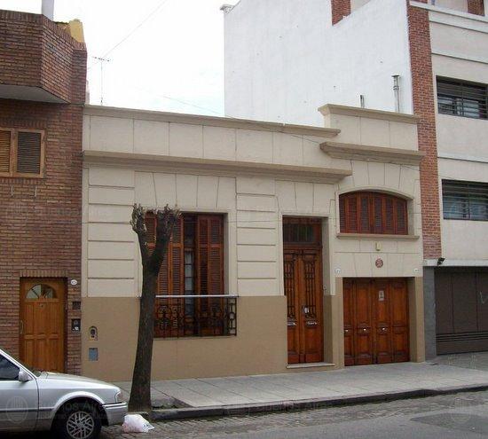 Frente de CASTRO 969 desde la vía pública