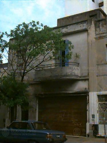 Frente de PERON, EVA AV. 1184 desde la vía pública