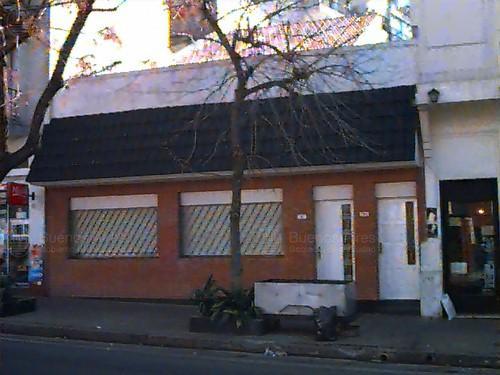 Frente de PERON, EVA AV. 1165 desde la vía pública