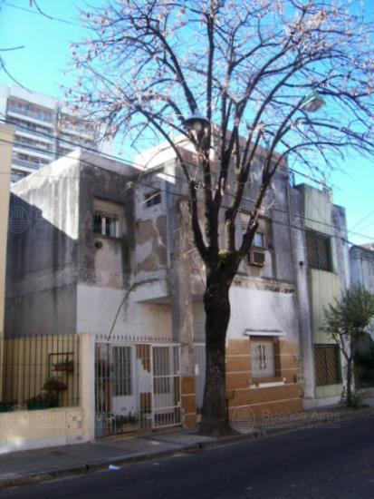 Frente de DE LA INDUSTRIA 1038 desde la vía pública