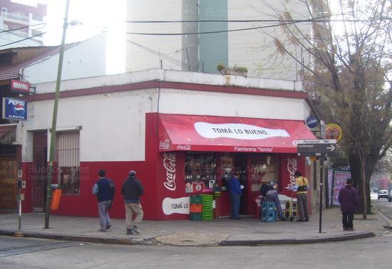 Frente de CACHIMAYO 794 desde la vía pública