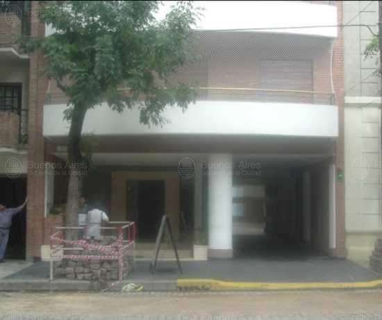 Frente de THOMPSON 677 desde la vía pública