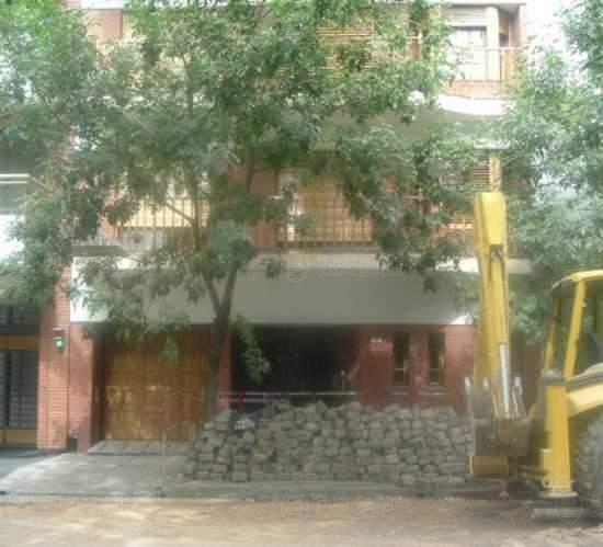 Frente de THOMPSON 633 desde la vía pública