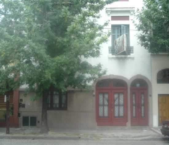 Frente de THOMPSON 535 desde la vía pública