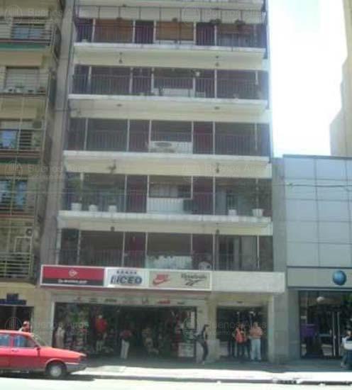 Frente de RIVADAVIA AV. 5282 desde la vía pública