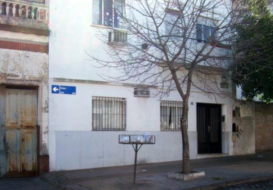 Frente de SALAS 635 desde la vía pública