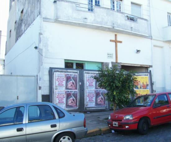 Frente de SALAS 621 desde la vía pública