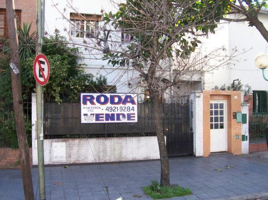 Frente de ASAMBLEA AV. 513 desde la vía pública