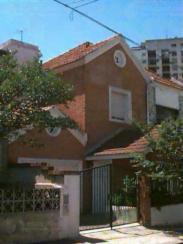 Frente de FRATERNIDAD 1270 desde la vía pública
