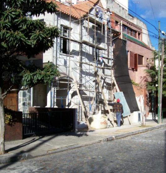 Frente de FRATERNIDAD 1280 desde la vía pública