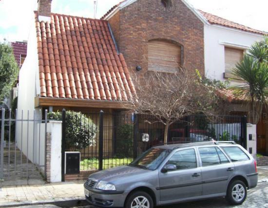 Frente de FRATERNIDAD 1237 desde la vía pública