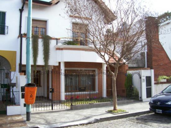 Frente de FRATERNIDAD 1219 desde la vía pública