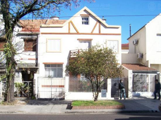 Frente de MORENO, JOSE MARIA AV. 1241 desde la vía pública