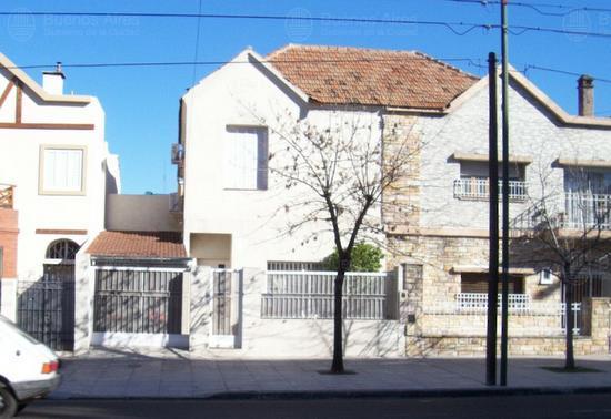 Frente de MORENO, JOSE MARIA AV. 1231 desde la vía pública