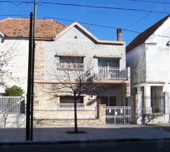 Frente de MORENO, JOSE MARIA AV. 1227 desde la vía pública