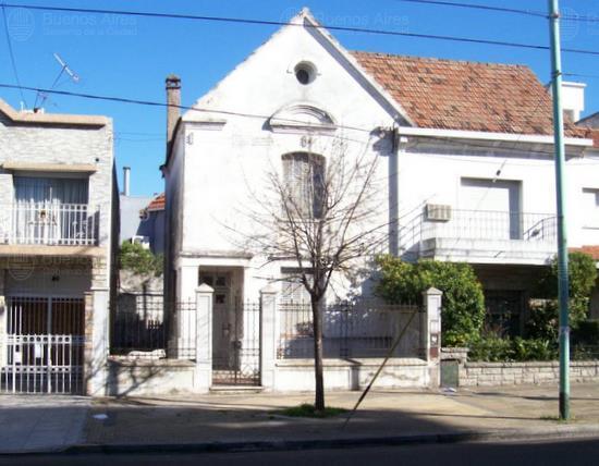 Frente de MORENO, JOSE MARIA AV. 1221 desde la vía pública