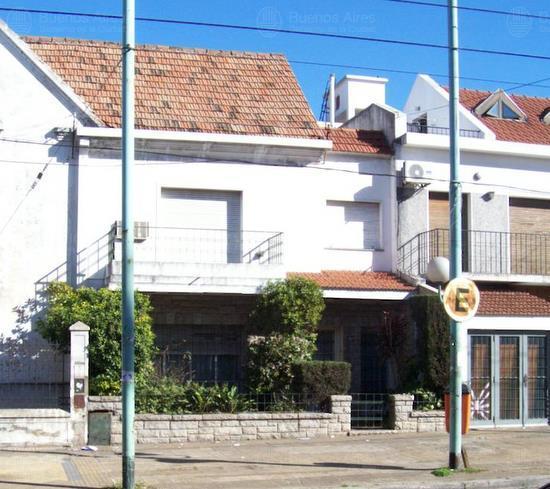 Frente de MORENO, JOSE MARIA AV. 1215 desde la vía pública