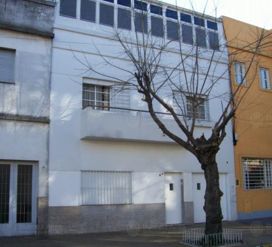 Frente de TEJEDOR 551 desde la vía pública