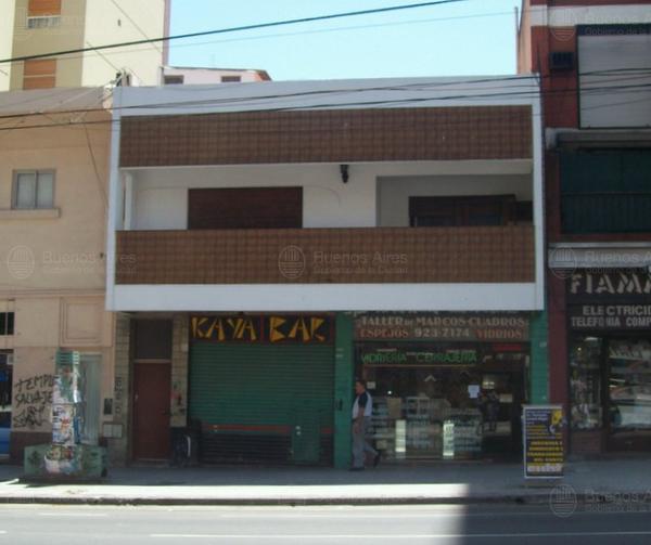 Frente de DIRECTORIO AV. 501 desde la vía pública