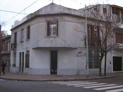 Frente de ZUVIRIA 401 desde la vía pública