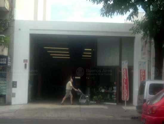Frente de DIRECTORIO AV. 415 desde la vía pública