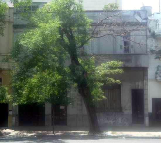 Frente de MORENO, JOSE MARIA AV. 624 desde la vía pública