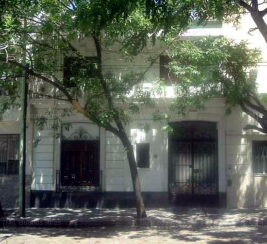 Frente de BEAUCHEF 739 desde la vía pública