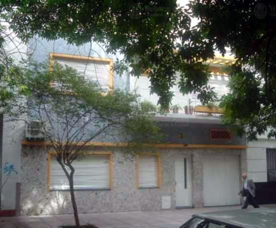 Frente de BEAUCHEF 407 desde la vía pública