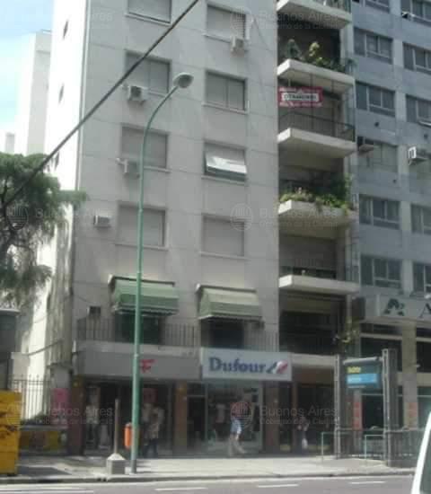 Frente de RIVADAVIA AV. 4972 desde la vía pública
