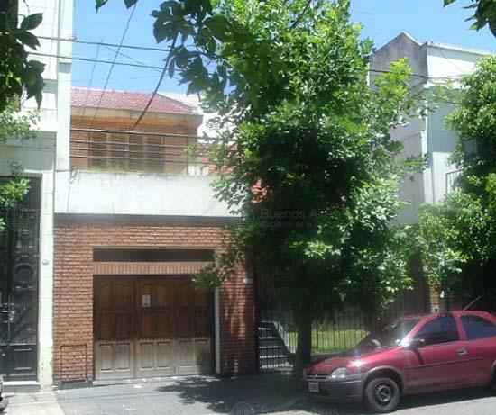Frente de VALLE 272 desde la vía pública