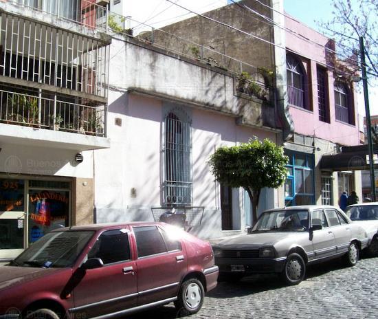 Frente de SENILLOSA 921 desde la vía pública
