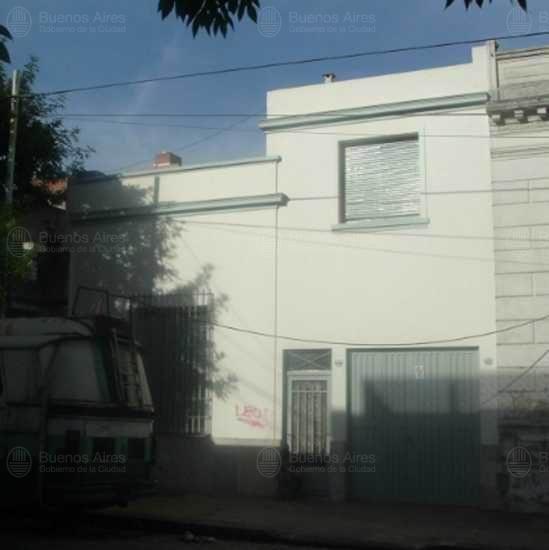 Frente de SENILLOSA 447 desde la vía pública