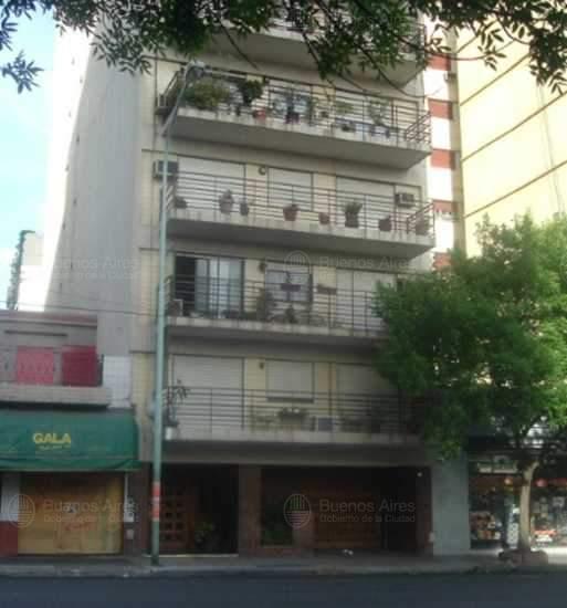Frente de LA PLATA AV. 521 desde la vía pública