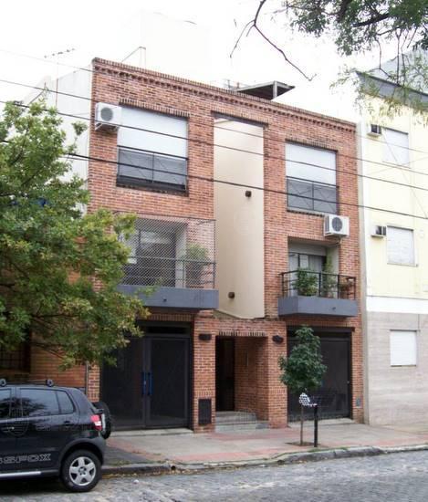 Frente de RIVERA, PEDRO I., DR. 3433 desde la vía pública