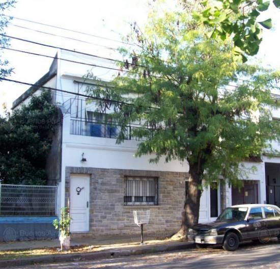 Frente de NUÑEZ 3556 desde la vía pública