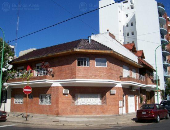 Frente de RIVERA, PEDRO I., DR. 3202 desde la vía pública