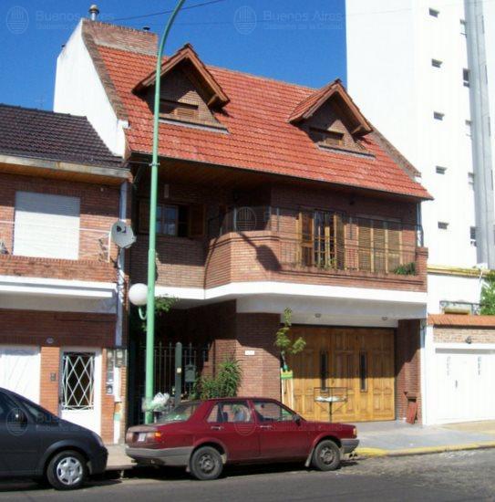 Frente de RIVERA, PEDRO I., DR. 3216 desde la vía pública