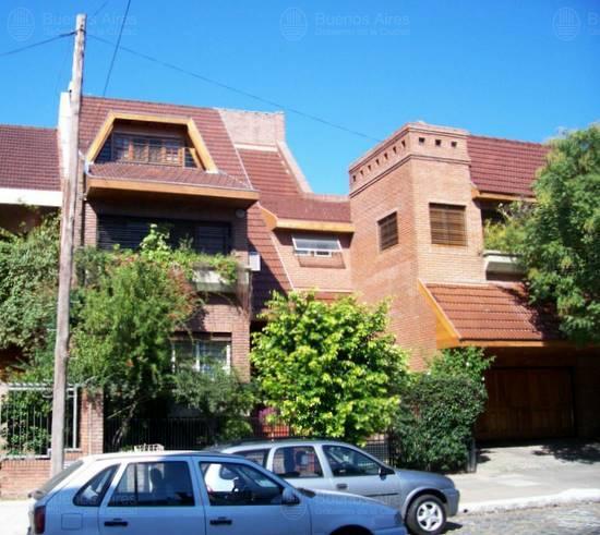 Frente de RIVERA, PEDRO I., DR. 3268 desde la vía pública