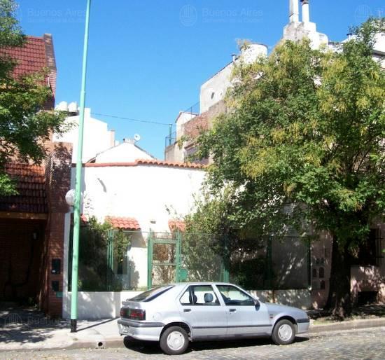 Frente de RIVERA, PEDRO I., DR. 3288 desde la vía pública