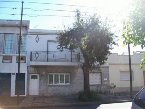 Frente de PEDRAZA, MANUELA 3243 desde la vía pública