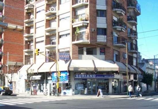 Frente de DIRECTORIO AV. 1588 desde la vía pública