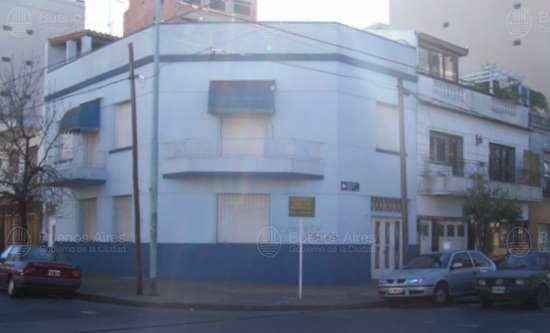 Frente de MALVINAS ARGENTINAS 590 desde la vía pública