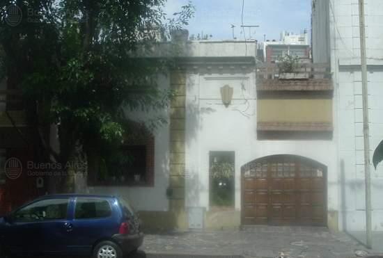 Frente de MIRO 459 desde la vía pública