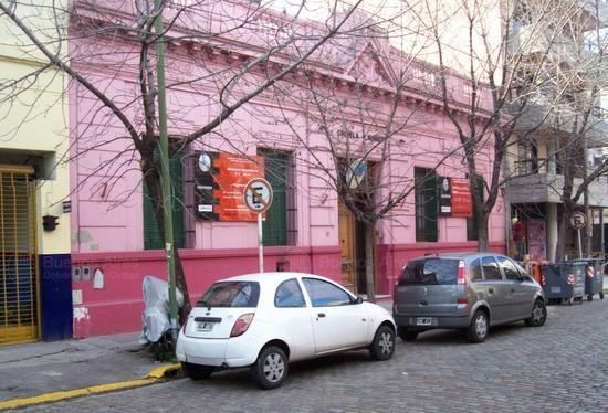 Frente de HORTIGUERA 742 desde la vía pública