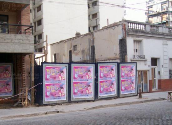Frente de HORTIGUERA 774 desde la vía pública