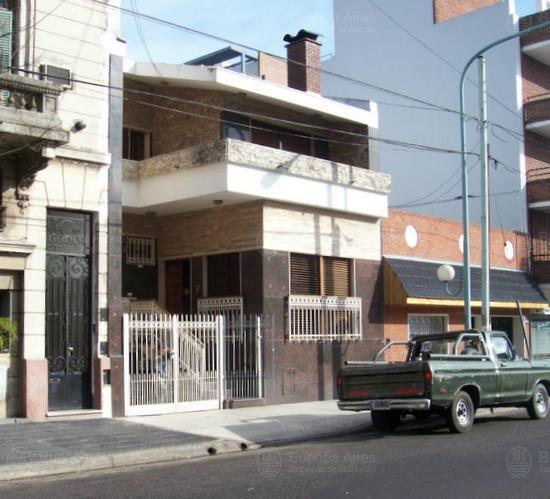 Frente de MITRE, EMILIO 721 desde la vía pública