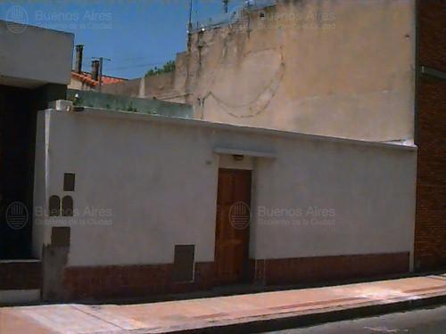 Frente de ORTIZ, CARLOS 1086 desde la vía pública