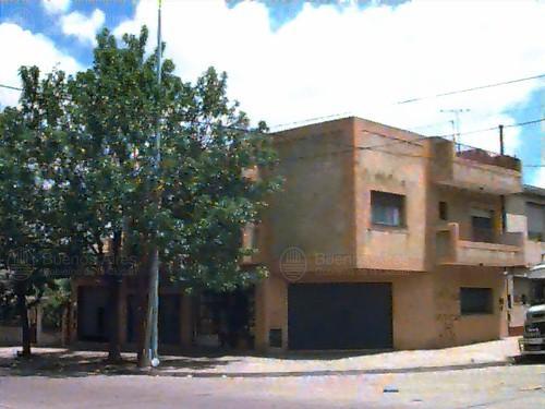 Frente de CASTAÑARES AV. 2207 desde la vía pública
